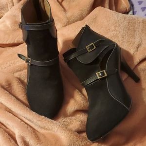Black booties Mark/Avon